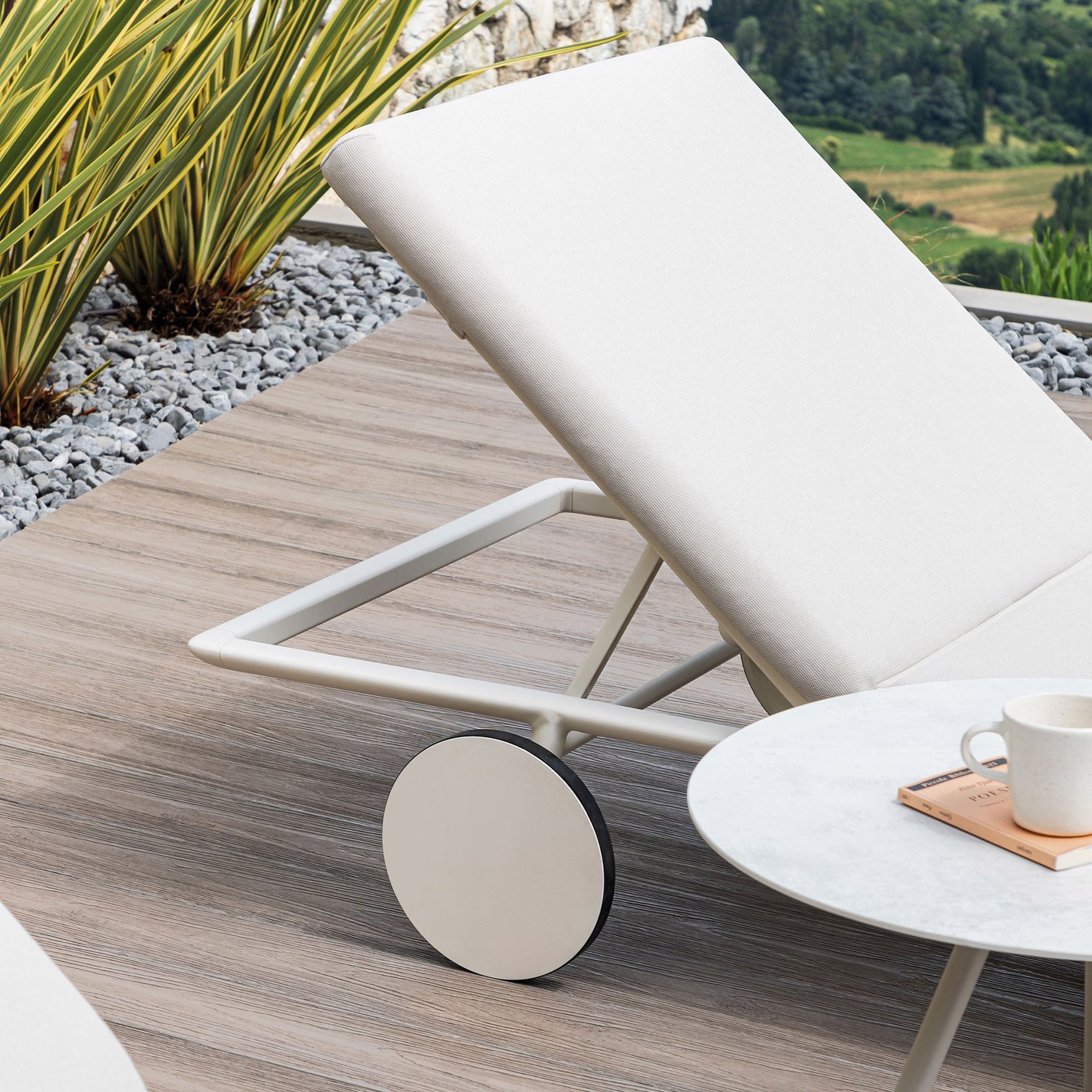 ZEBRA SUNLOUNGER 1