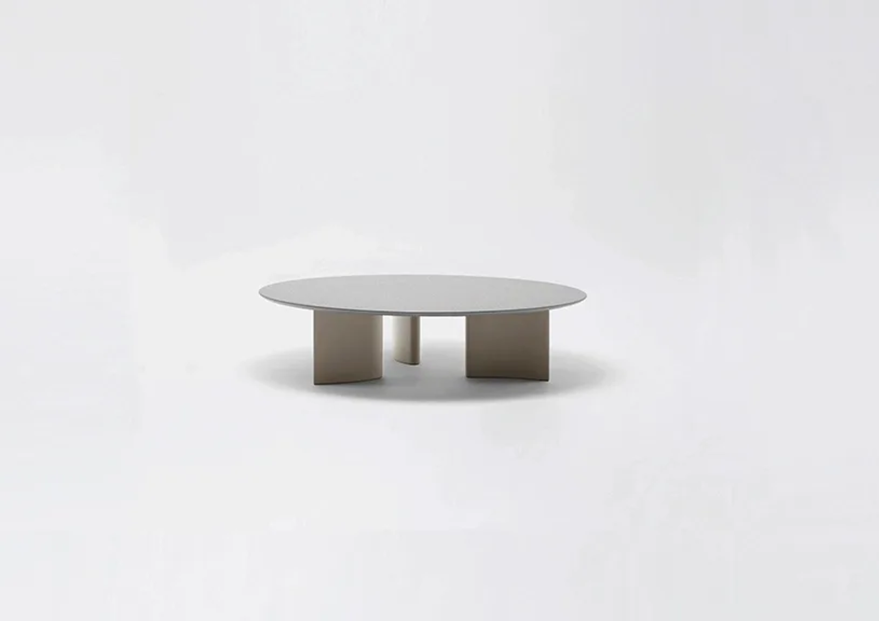 Naca | Low round table with top in speckled aluminium ø 80/138 x h 32 cm