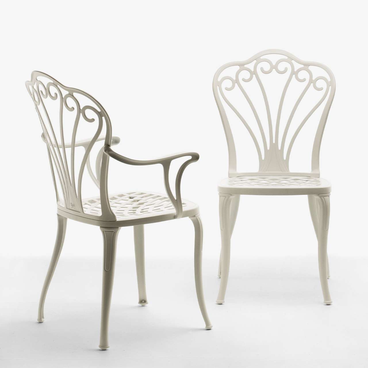 Armonia Arm chair ① Monique Arm Chair AluRattan