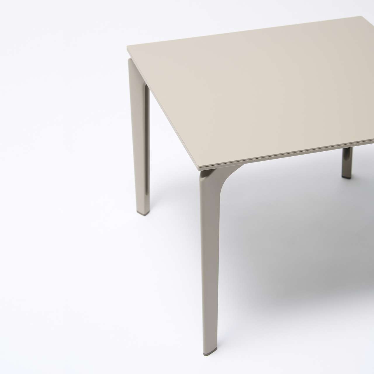 Allsize square table