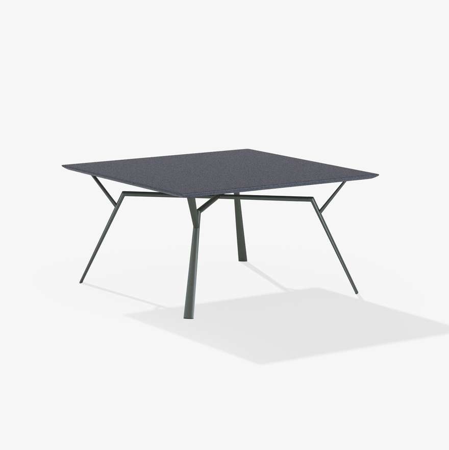 Radice Quadra | Tavolo quadrato con piano in alluminio puntinato