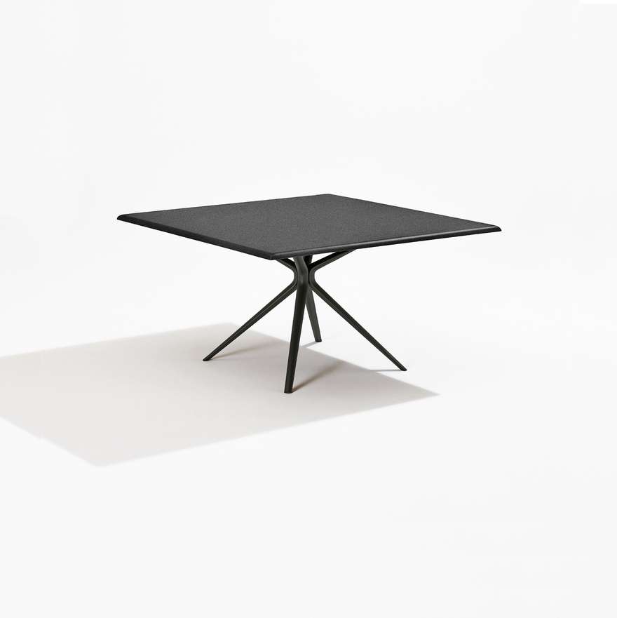 Moai | Square table with top in speckled aluminium