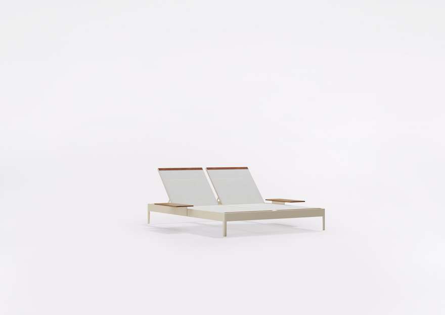 Solaris | Double sunlounger with small table on the right and on the left